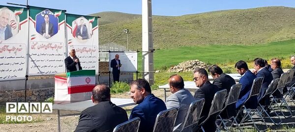 کلنگ‌زنی واحد سورت و بسته‌بندی گردوی تویسرکان با حضور مسئولان استانی و شهرستانی