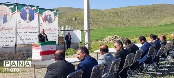 کلنگ‌زنی واحد سورت و بسته‌بندی گردوی تویسرکان با حضور مسئولان استانی و شهرستانی