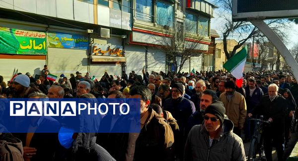 همبستگی یکبارچه مردم غیور و ولایتمدار شهرستان بروجرد در تشییع شهدای امنیت