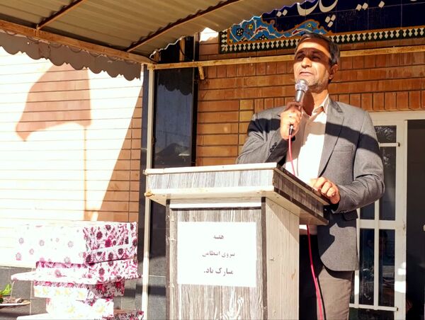 تقدیر مدیر دبیرستان رئیس زاده از پرسنل نیروی انتظامی خلیل آباد