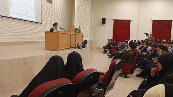 نشست صمیمی جوانان با حضرت آیت الله نورمفیدی