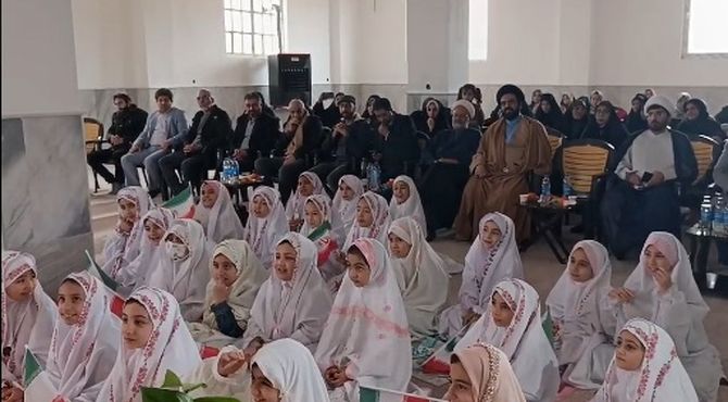 جشن تکلیف 30 دانش آموز دبستان‌های دخترانه بخش فردوی قم در روستای خاوه