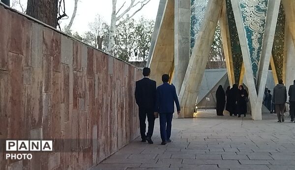 بازدید معاونان تربیتی و پرورشی نیشابور از آرامگاه خیام 