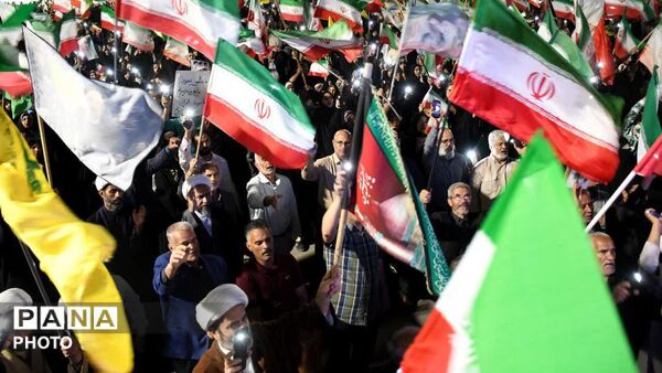 حضور مردم، رمز پیروزی جمهوری اسلامی است