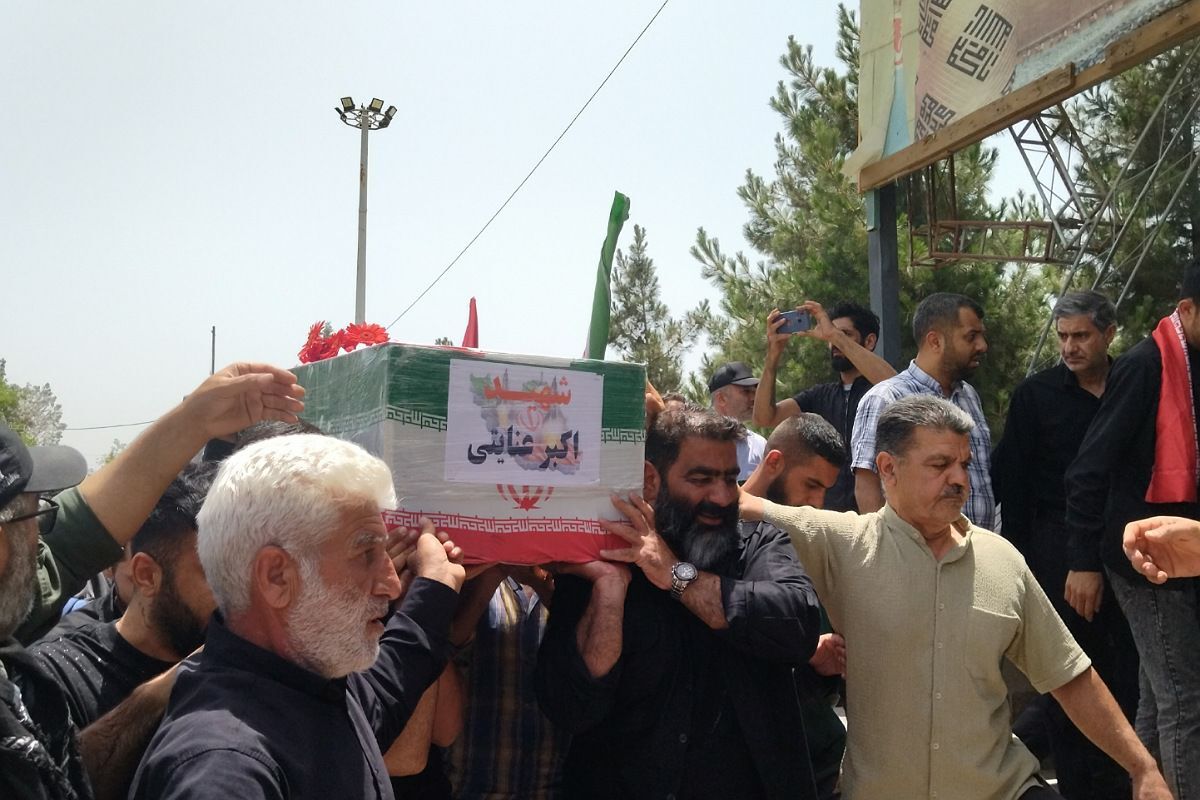 مراسم تشییع پیکر پاک شهید اکبر عنایتی در گلزار شهدای ملارد
