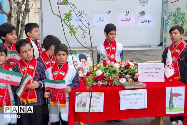 طنینِ «نهالِ امید» در دبستان ملاصدرا؛ تجدید میثاق با رهبر شهید و شهدای دانش‌آموز