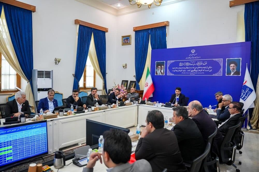 ستار هاشمی: مدل کسب‌وکار شرکت مخابرات تغییر کند