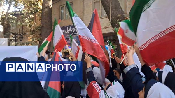 حضور پرشور دانش‌آموزان مدارس شهرستان دماوند، در راهپیمایی یوم‌الله ۱۳ آبان