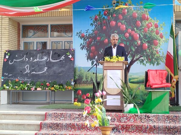آغاز سال تحصیلی جدید و نواختن زنگ مهر در کاشمر