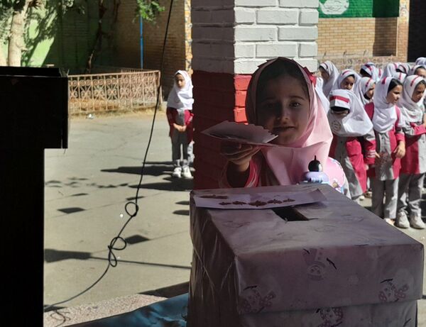 مهر در انتظار مهر در دبستان میقات بهارستان دو