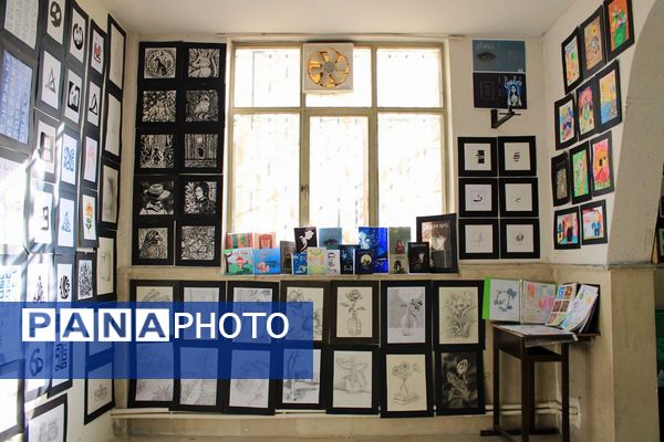 نمایشگاه آثار هنرجویان هنرستان فنی‌وحرفه‌ای دخترانه آفرینش پردیس