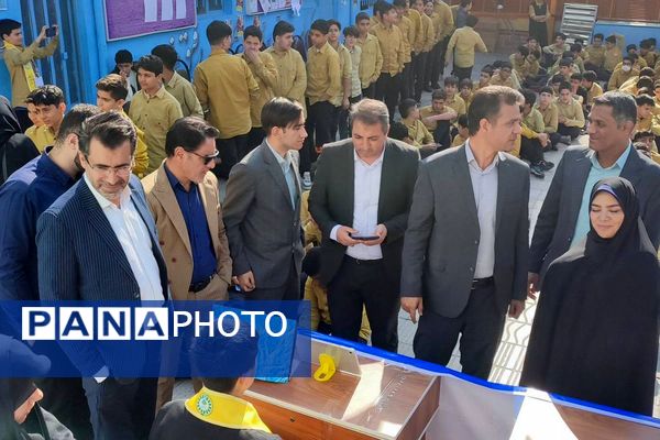 انتخابات الکترونیکی شورای دانش آموزی در دبیرستان صبح روشن شهر قدس