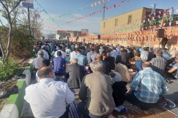 اقامه نماز عید فطر در قیامدشت ناحیه یک ری