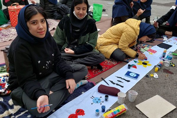 نمایشگاه دست سازه‌های دانش‌آموزان مدرسه شهید شرافت بهارستان‌دو