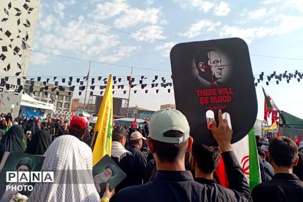 خروش نوجوانان در بدرقه رهبر شهید