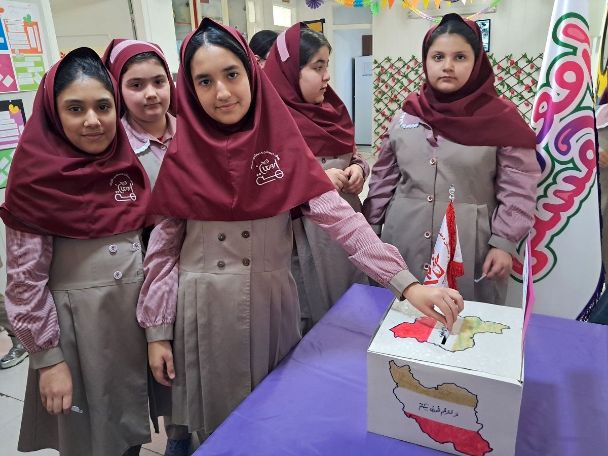 برگزاری انتخابات شورای دانش‌آموزی دبستان ارمغان هستی ناحیه 3 کرج