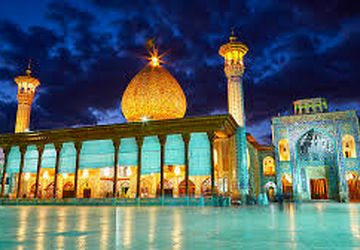 جمعی از اصحاب رسانه ،در آیین غبارروبی آستان احمدی ازشرکت کردند 