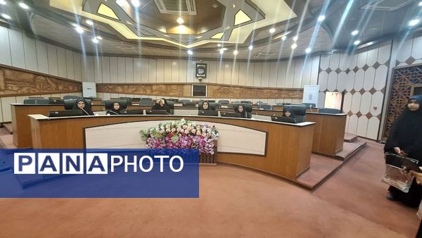 نشست صمیمی با حضور مسئولان و دانش‌آموزان زینب نام در یزد