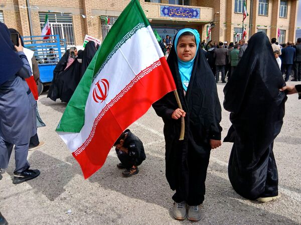 مردم شهرستان خانمیرزا در راهپیمایی ۲۲ بهمن وحدت را به نمایش گذاشتند