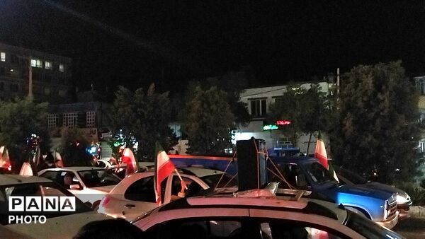 پرچم های ایران بر فراز بلوار فضل نیشابور قرار گرفت 