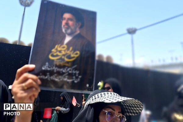 شهر در سوگ؛ قلب‌های تپنده در بدرقه ابدی «رهبر شهید»