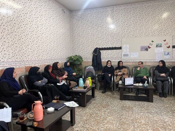 برگزاری کارگاه آموزشی بازی و یادگیری در جمع همکاران دبستان هیات امنایی ملاصدرا 