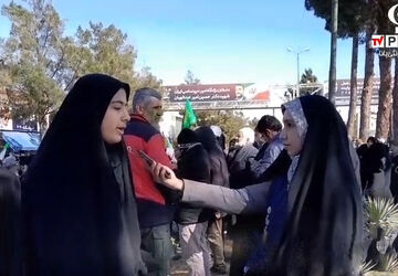 برای حمایت از انقلاب و رهبری در راهپیمایی شرکت کردیم