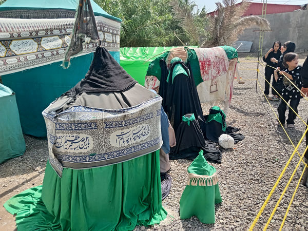 نمایشگاه غنچه‌های خونین در روستای باقرآباد