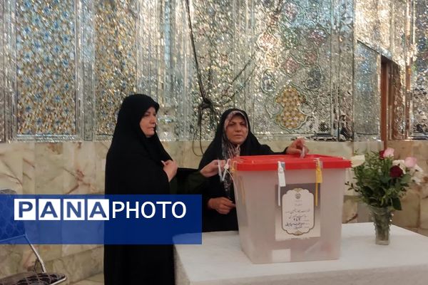 مردم شیراز پای کار ایران و وطنشان