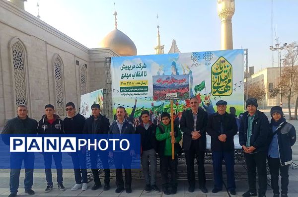 کاروان دانش‌آموزی در طنین عشق و ارادت رهسپار حرم امام (ره) 