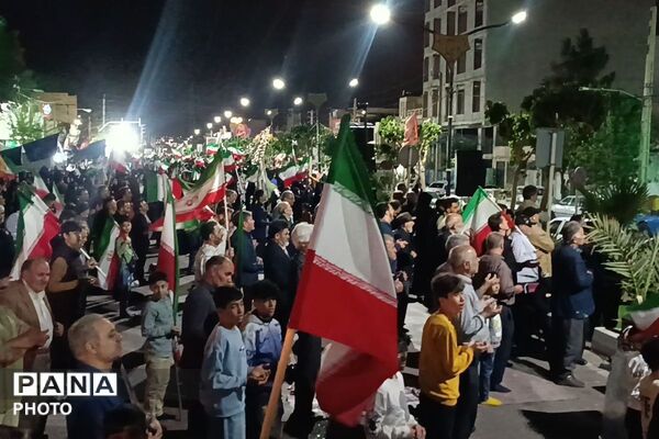 قیامدشت در قاب نور و باران؛ روایت تصویری از حال و هوای وصف ناپذیر این شب های شهر قیامدشت