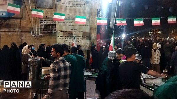 رژه ماشینی هر شب در بلوار فضل نیشابور 