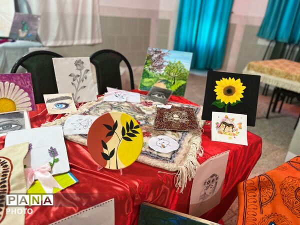 نمایشگاه آثار و دستاوردهای دانش‌آموزی خاتم