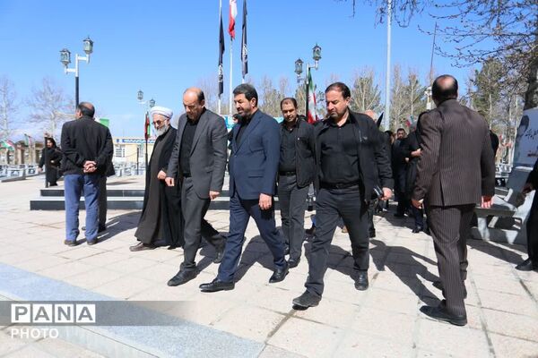 بازدید استاندار همدان از کارخانه خوراک دام و طیور نهاوند