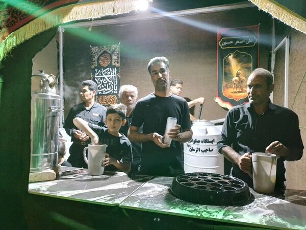 برپایی موکب به همت خادمان مردمی در خلیل آباد
