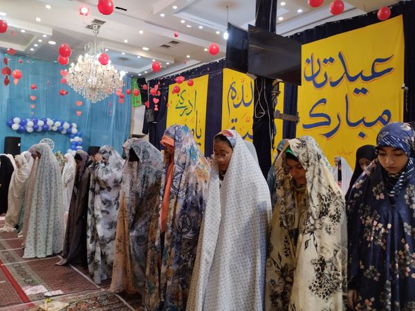 اعتکاف دختران نوجوان در مسجد سیدالشهدا مشهد