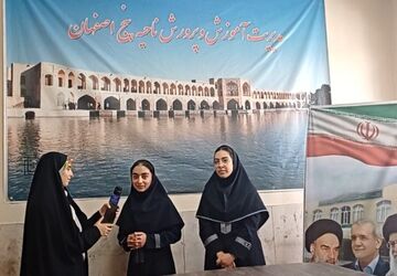 رمز موفقیت گروه ما تلاش و پشتکار بود و در هر شرایطی به همدیگر کمک کردیم 