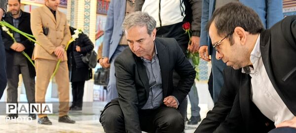 غبارروبی  مزارشهدای امامزاده سید عباس (س) بجنورد