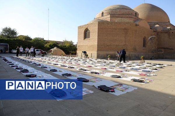 توزیع ۴۰۰ بسته لوازم تحریر برای دانش‌آموزان نیازمند در تبریز