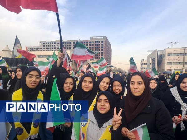 حضور دانش آموزان دبیرستان علی افشارنژاد در گردهمایی میدان شهدا و گلبانک انقلاب