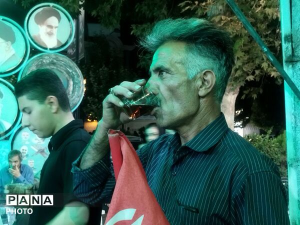 خدمت‌رسانی بی‌وقفه چایخانه حضرت زهرا (س)  نیشابور