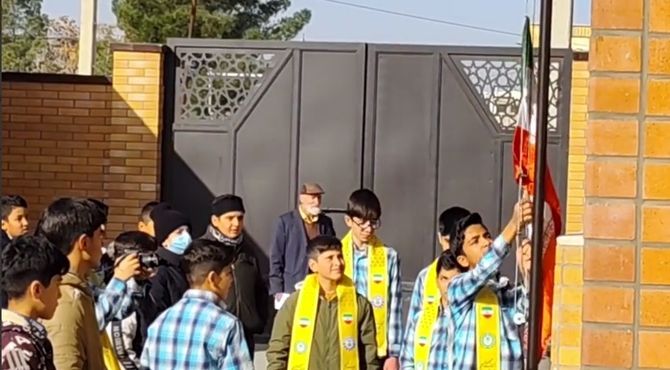 گرامیداشت دهه فجر در دبیرستان ائمه طاهرین شهر جعفریه