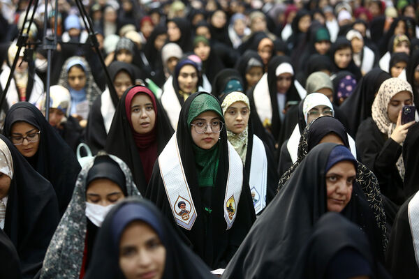 اجتماع بزرگ «عهد خواهرانه» با حضور 6 هزار دانشجوی دختر در قم