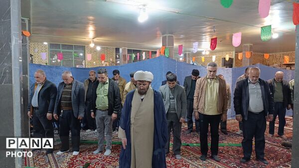 برپایی سفره‌های افطار ساده در شهر سفیددشت 