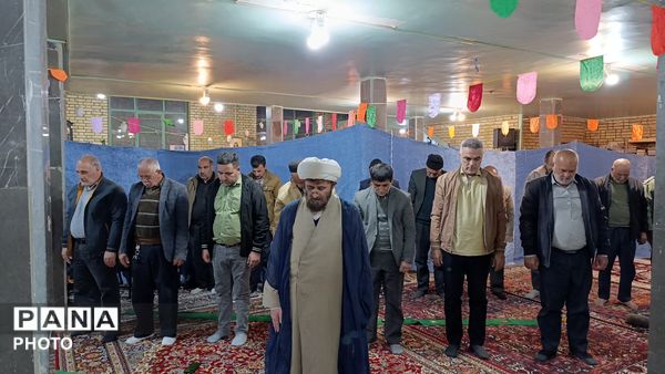 برپایی سفره‌های افطار ساده در شهر سفیددشت 