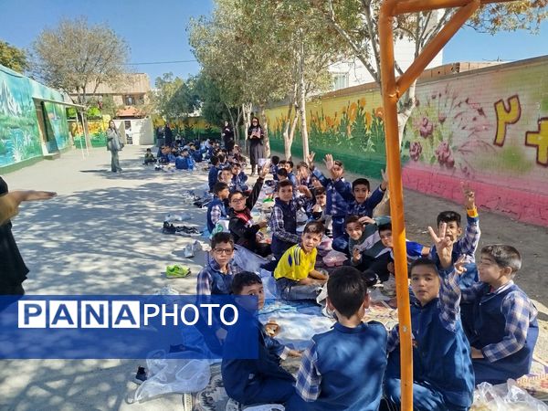 صبحانه سلامت در مدرسه مبین شهرستان شیروان