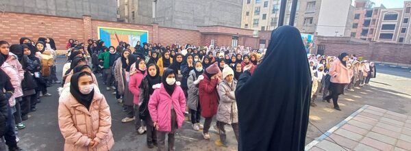 تجدید میثاق دانش‌آموزان منطقه پردیس با مقام معظم رهبری در یوم الله نهم دی‌ماه 