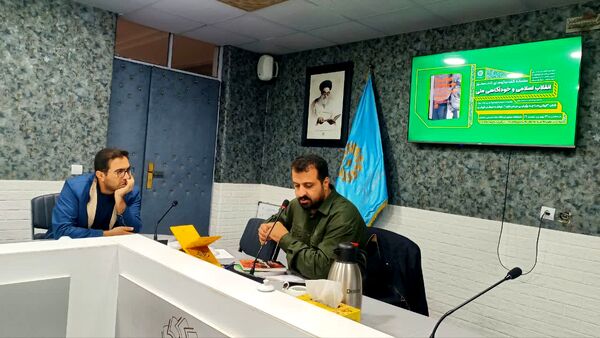 نشست گفت‌وگوی کتاب محور" ایرانی‌ها چه رویایی در سر دارند؟" در یاسوج