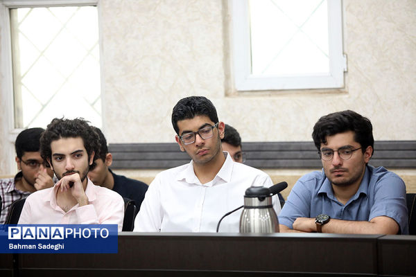 نشست صمیمی وزیر آموزش و پرورش با مدال آوران المپیادهای علمی