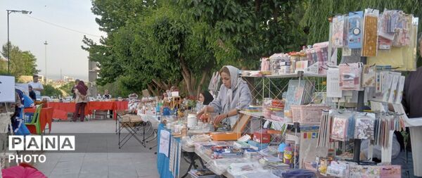 برپایی بازارچه صنایع دستی و مشاغل خانگی در پارک گلستان ساوجبلاغ